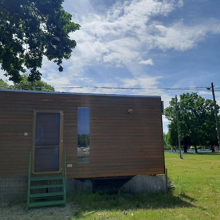 Szegedi Partfuerdo Kemping Es Apartman Exteriér fotografie