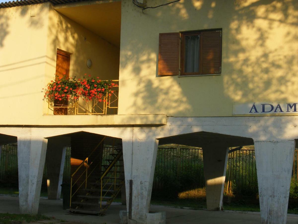 Szegedi Partfuerdo Kemping Es Apartman Exteriér fotografie